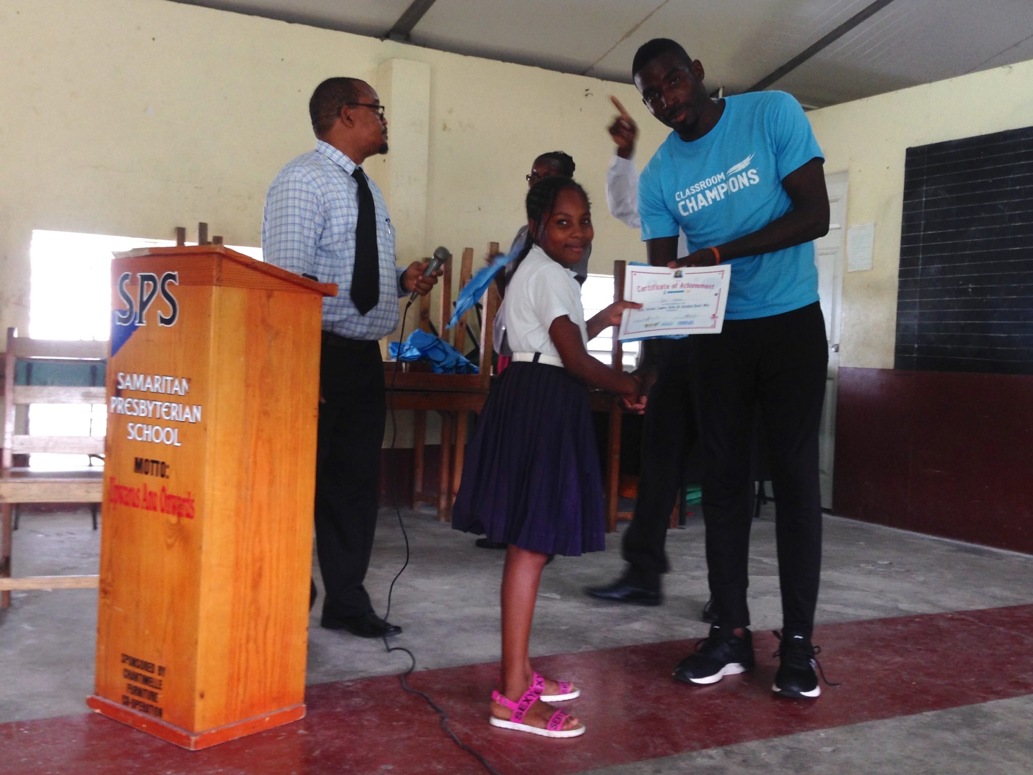 Participants receives ASK Listen Learn Certificate at SAmaritan Presbyterian